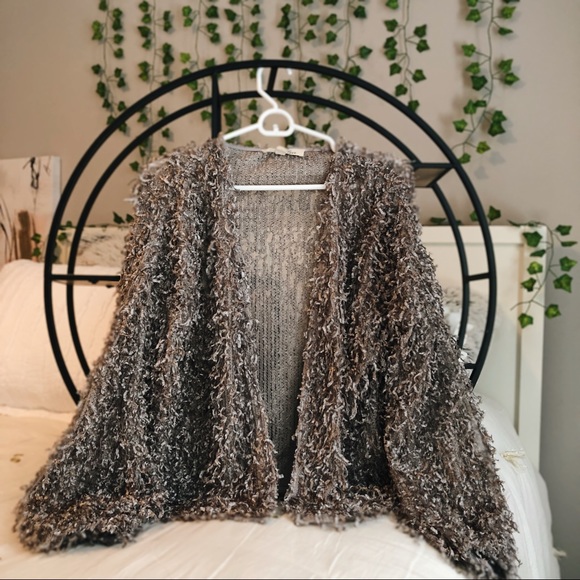 Forever 21 Sweaters - •3for15• Forever 21 Fringe Sweater